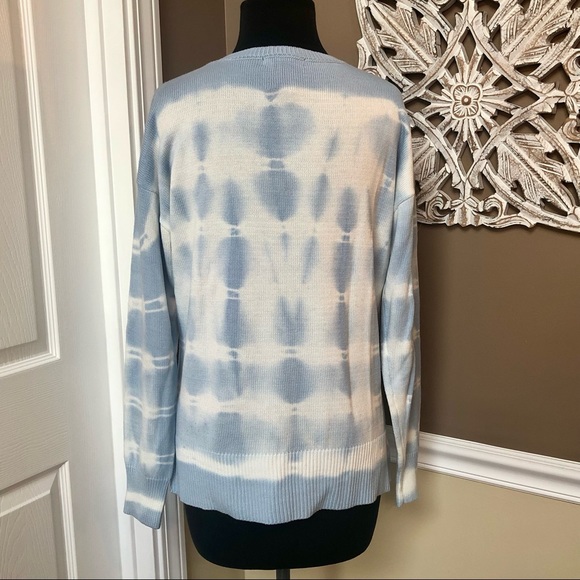 ⭐️ Design History Blue & White Tie Dye Sweater - Size MEDIUM - Picture 6 of 8
